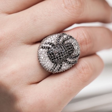 Jane-Berg-jewelry-review-gemologue-liza-urla-diamond ring