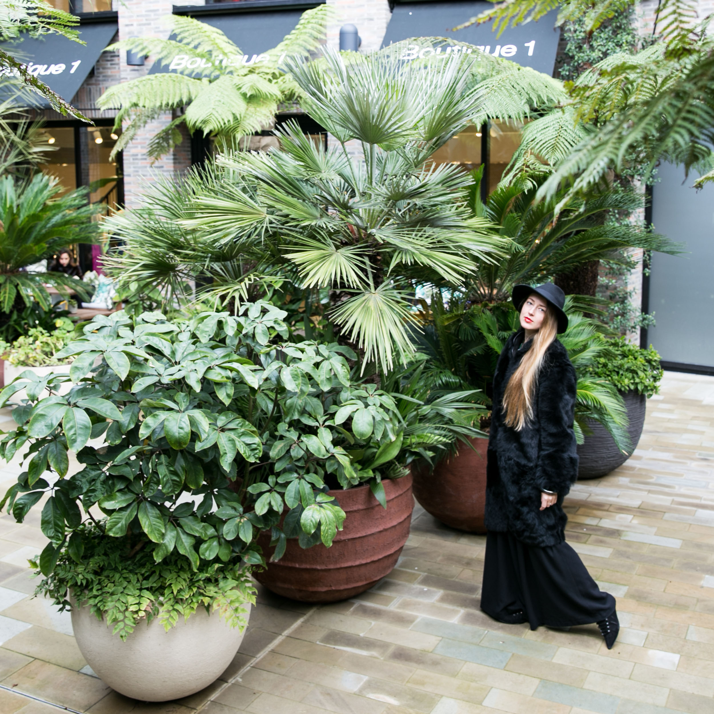 avril's cafe_boutique 1_sloane street_london street style_Liza Ulra_GEMOLOGUE_01