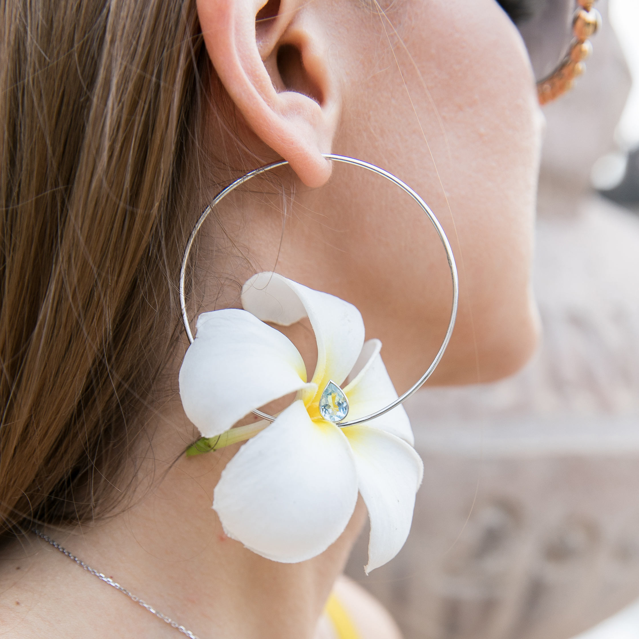 GEMOLOGUE_Liza Urla_blooger Bahrain_jewellery blogger Bahrain_jewellery blogger London_jewelry blog UK_jewellery blog UK_jewellery arabia exhibition_bahrain natural pearls_sterling silver aquamarine hoop earrings_layered necklace delicate_jewellery styling tips