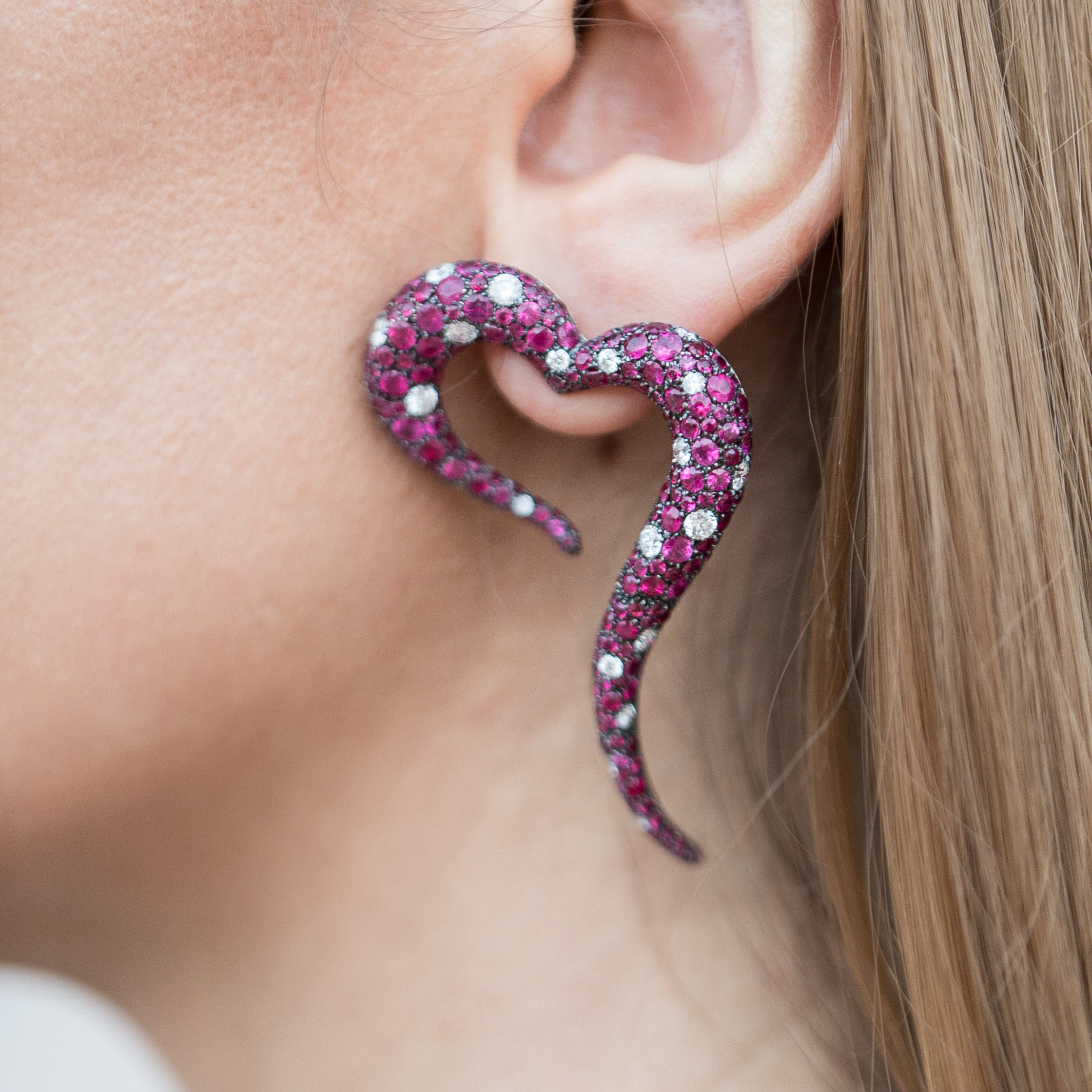 GEMOLOGUE_Liza Urla_blooger Bahrain_jewellery blogger Bahrain_jewellery blogger London_jewelry blog UK_jewellery blog UK_african inspired jewellery_african jewellery london_vanleles diamonds_pink ruby earrings_jewellery styling tips
