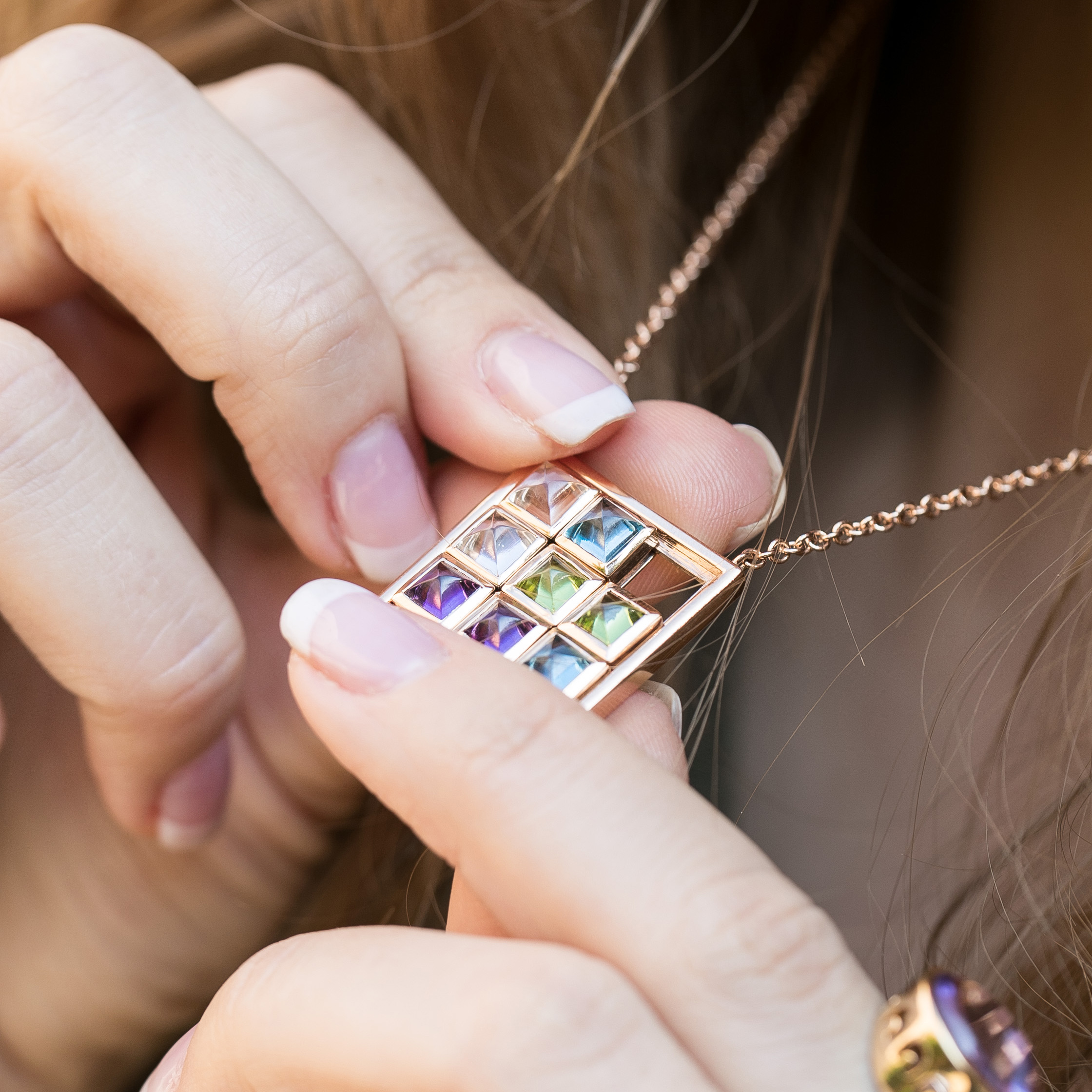 GEMOLOGUE_Liza Urla_blooger Bahrain_jewellery blogger Bahrain_jewellery blogger London_jewelry blog UK_jewellery blog UK_sassi fine jewelry_jewellery arabia bahrain 2018_transformable jewellery_jewellery styling tips_peridot and amethyst jewelry