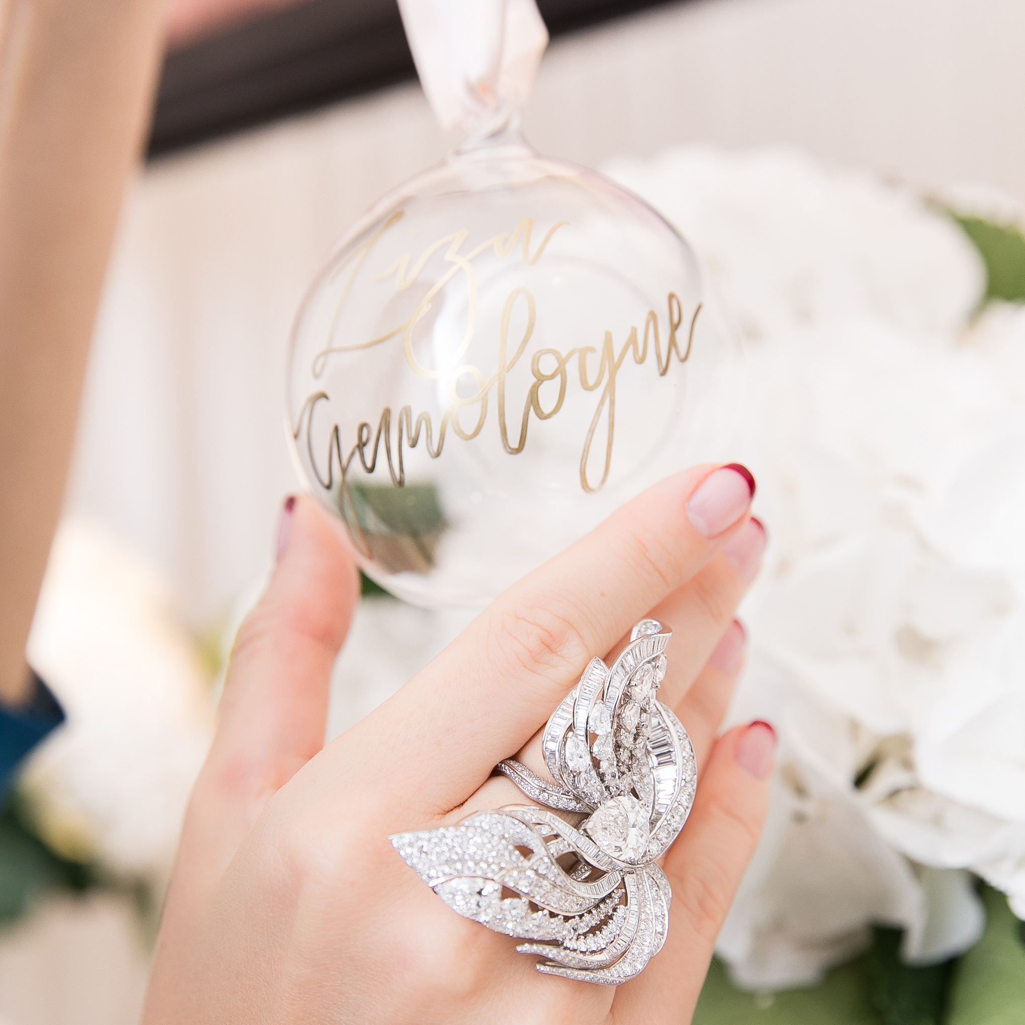 GEMOLOGUE_Liza Urla_De Beers ring_Christmas_Jewelry bubble_Christmas bubble_jewelry holiday gift guide_gift guide christmas 2018_gift guide jewelry_christmas gift guide jewellery_jewellery gift ideas for her